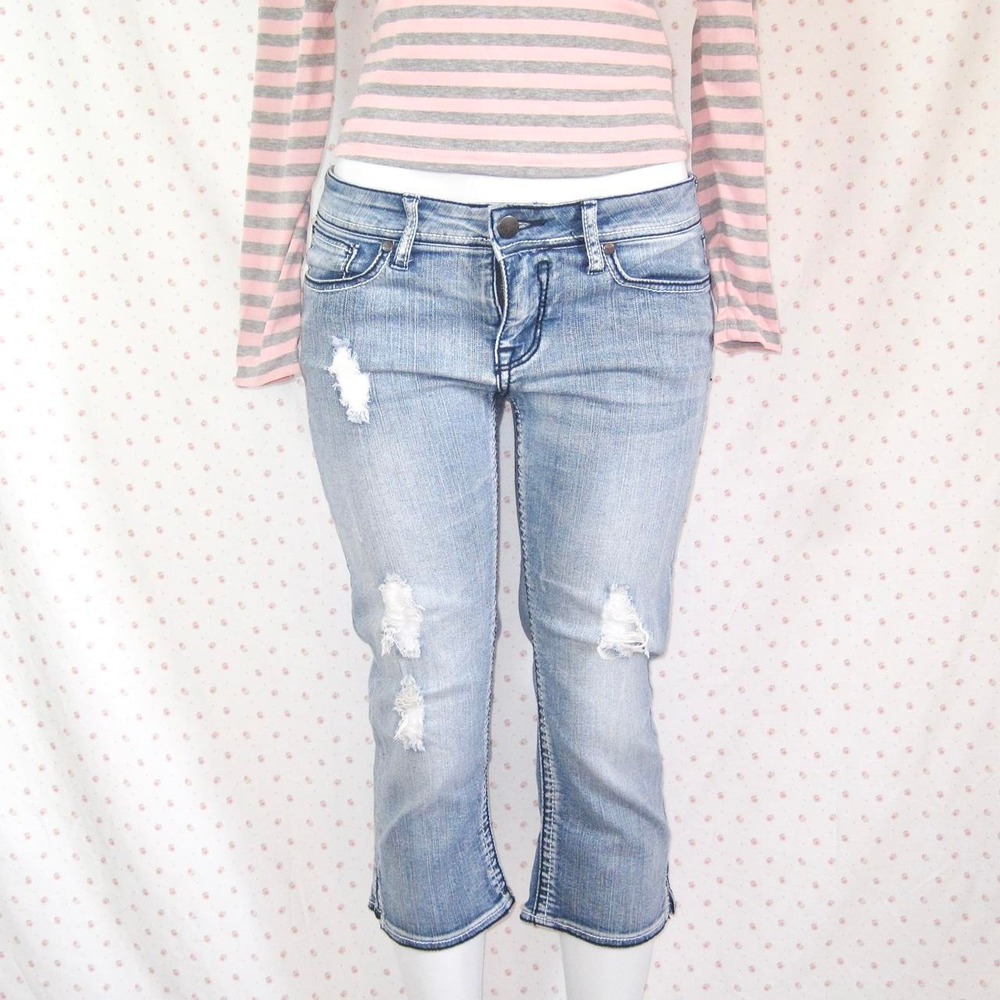 y2k light wash distressed low rise capri jeans